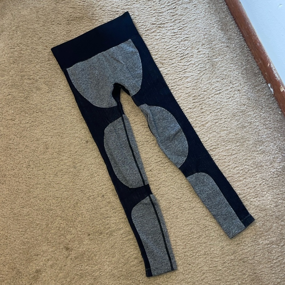 back & gray activewear leggings